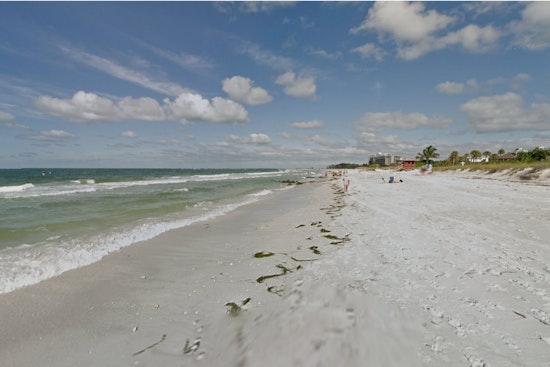 Off-Duty Lifeguard in Sarasota County Heroically Saves Seven Swimmers from Rip Current at Lido Beach