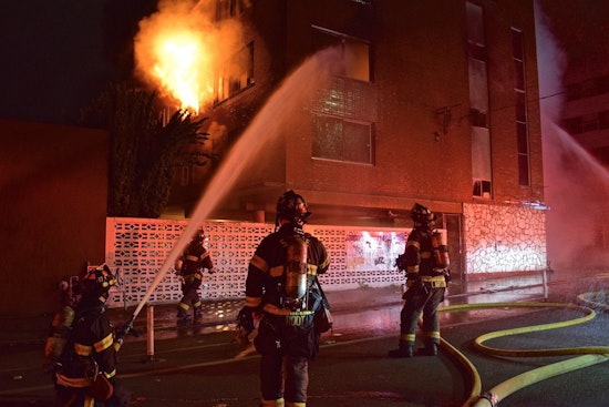 One Dead, Three Injured as Fire Engulfs Vacant Seattle Apartment Building in Ravenna
