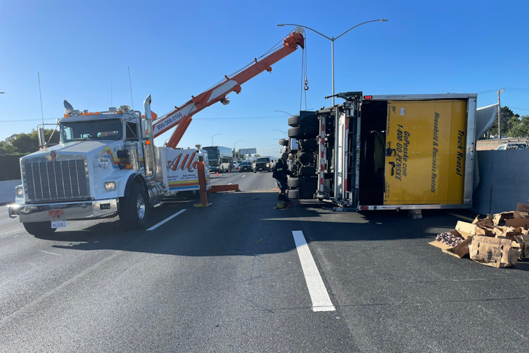 Overturned Avocado Truck on US 101 Leads to Traffic Delays in San Mateo