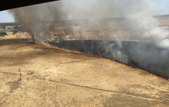 Sacramento Firefighters Battle 60-Acre Blaze Threatening Structures Near Rio Linda
