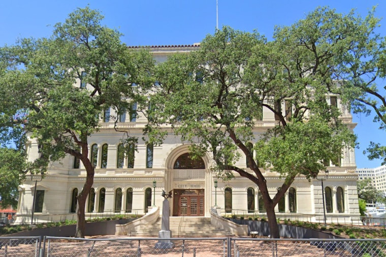 San Antonio City Council Considers Aligning Pay Raises with Median Income Amidst Charter Review