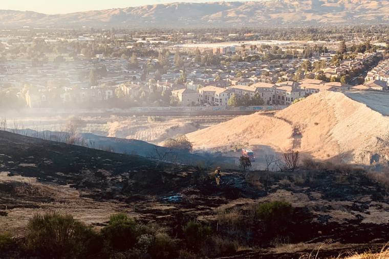 San José Firefighters Halt 30-Acre Vegetation Fire Near Communications Hill, Roads Reopen Post-Response