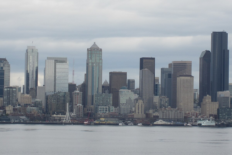 Seattle Braces for a Week of Gray Skies with Intermittent Showers and Gradual Warming Trend