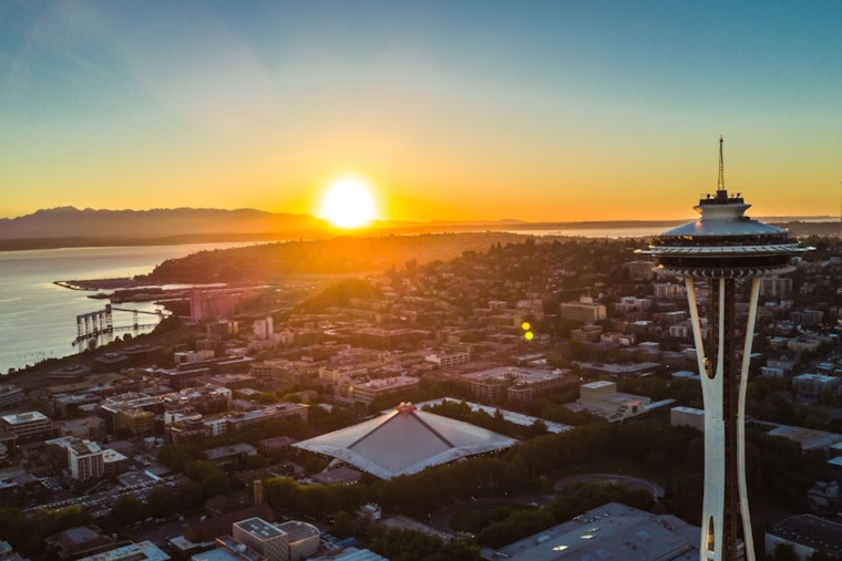 Seattle to Enjoy a Warm Weekend with Gradual Cooling and Chance of Showers by Sunday