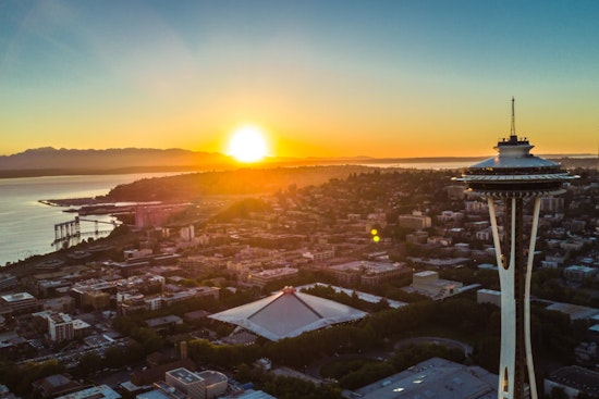 Seattle to Enjoy a Warm Weekend with Gradual Cooling and Chance of Showers by Sunday