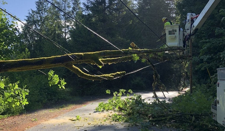 Severe Weather Hits Western Washington, Leaving Thousands Without Power and Causing Chaos on Seattle-Tacoma Commute