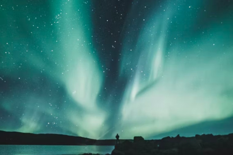 Skies to Dazzle with Northern Lights This Weekend, Glimmers Expected in New York and Idaho
