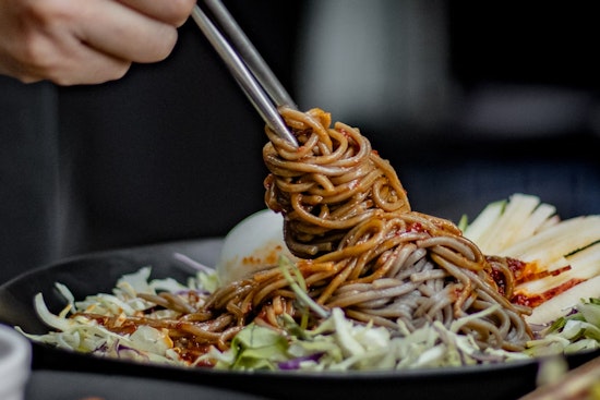 South Korean Noodle Chain Jjamppong Zizon Heats Up LA's Koreatown with Spicy Delights