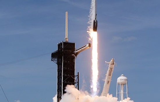 SpaceX Falcon 9 Rocket Provides Spectacular Light Show Over Southern California