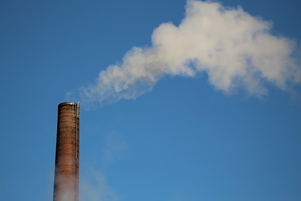 Supreme Court Slams Brakes on EPA's Smog Crackdown, Texas Cheers as Pollution Battle Intensifies