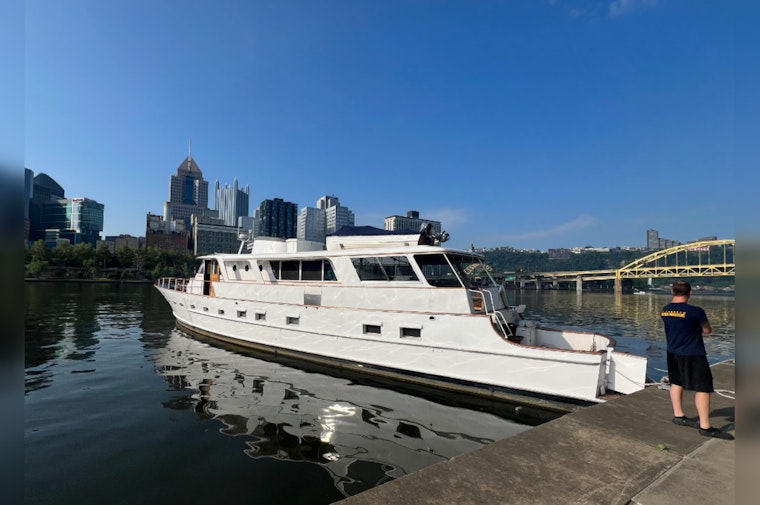 Suspect Arrested After Intoxicated Joyride on Stolen Yacht in Pittsburgh's Allegheny River