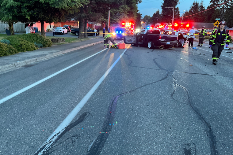 Suspected DUI Crash in Renton Injures Family and Driver, Police Investigate