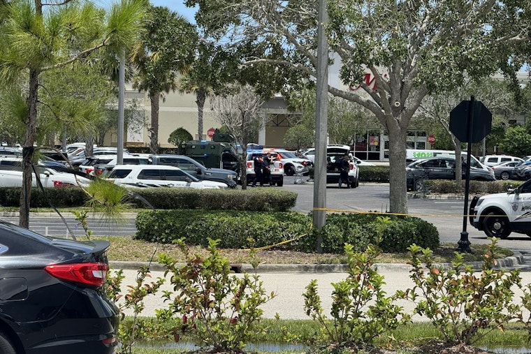 Texas Man Found Deceased Following Standoff with Port St. Lucie Police at Shopping Plaza