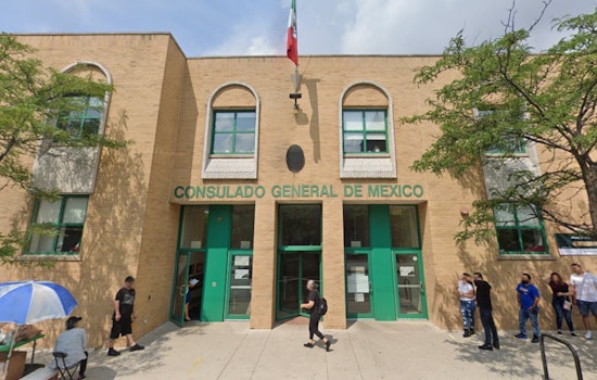 Thousands of Mexicans in Chicago Endure Long Waits to Vote for President at Consulate