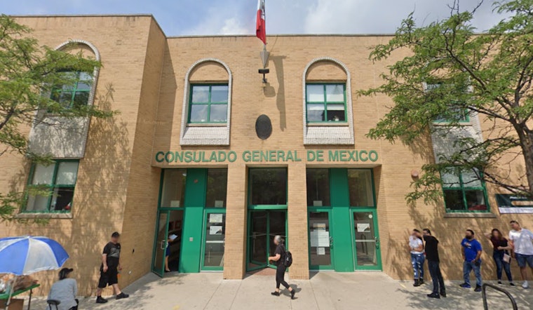 Thousands of Mexicans in Chicago Endure Long Waits to Vote for President at Consulate