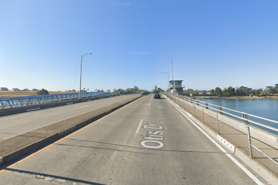 Tragic Leap from Bay Farm Island Bridge Ends in Loss Despite Quick Rescue Efforts