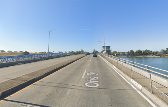 Tragic Leap from Bay Farm Island Bridge Ends in Loss Despite Quick Rescue Efforts