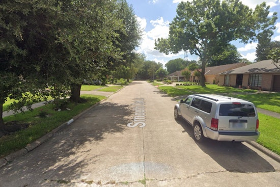 Houston Police Investigating Early Morning Shooting Death of 21-Year-Old Man at Smooth Oak Lane Residence