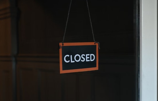 West Palm Beach Hooters Closes Amid Nationwide Store Shutterings and Economic Challenges