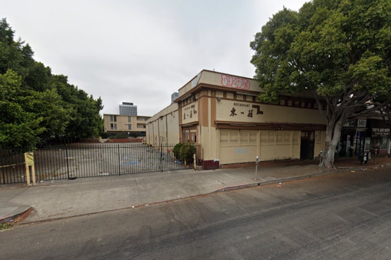 134 Firefighters Battle Fierce Blaze at Abandoned Koreatown Restaurant, No Injuries Reported