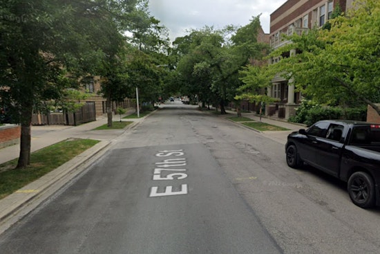 18-Year-Old Man Shot in Knee During Robbery in Chicago's Hyde Park, Suspects at Large