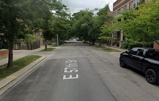 18-Year-Old Man Shot in Knee During Robbery in Chicago's Hyde Park, Suspects at Large