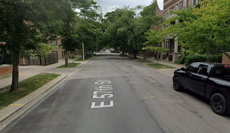 18-Year-Old Man Shot in Knee During Robbery in Chicago's Hyde Park, Suspects at Large