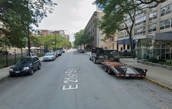 26-Year-Old Man Killed, Woman Wounded in Near South Side Drive-by Shooting in Chicago