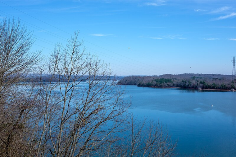 75-Year-Old Knoxville Man Dies After Falling Overboard at Tennessee National Marina