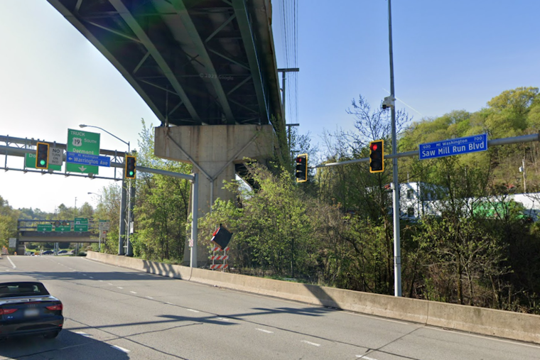 Alleged Vehicle Theft Leads to Multi-Car Collision and EMS Involvement in Pittsburgh, Suspect at Large
