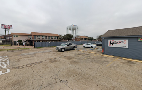 Arlington Police Seek Public's Help to Identify Suspects in Violent Robbery Near Hideaway Bar