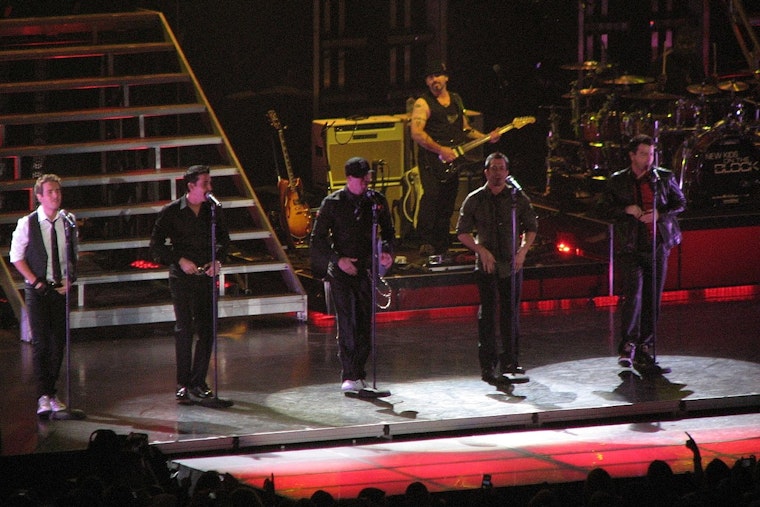 Austin Embraces '80s Vibes and Arts as New Kids on the Block Hit the Stage and "Legally Blonde" Lights Up Zilker Theater