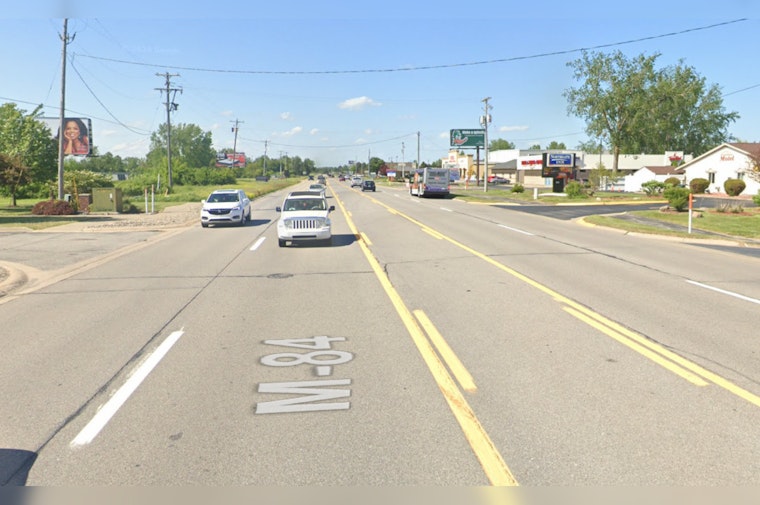 Bicyclist Fatally Struck by Vehicle in Saginaw County, Investigation Underway