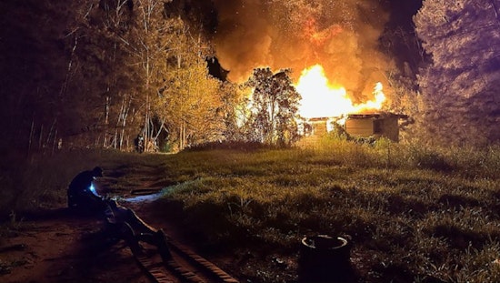 Blaze at Abandoned Gibsonton House Sparks Morning Traffic Chaos on US Highway 41