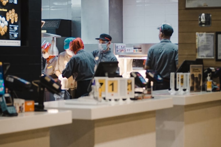California Fast-Food Workers Navigate New Terrain with $20 Minimum Wage Amid Franchisee Concerns