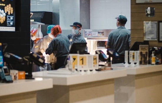 California Fast-Food Workers Navigate New Terrain with $20 Minimum Wage Amid Franchisee Concerns
