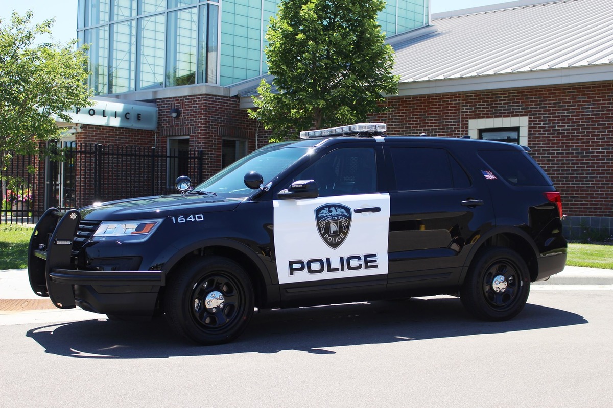 Brooklyn Park Police Arrest Three After Car-Linked Chase and Establish