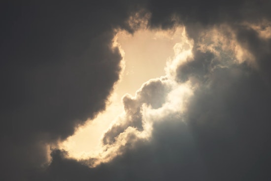 Detroit Braces for Week of Sunshine and Thunderstorms, NWS Advises Keeping Umbrellas Nearby