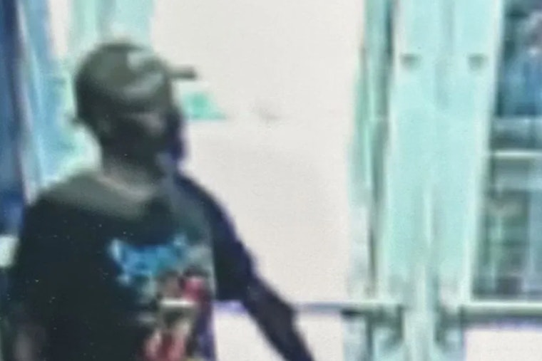 FBI Hunts for Suspect After PNC Bank Robbery in Davie and Seeks Public's Help