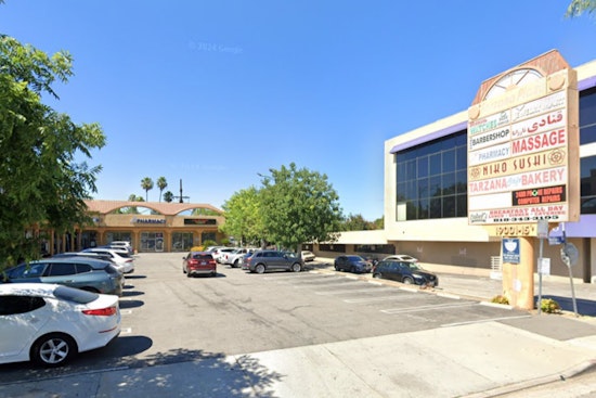 Firefighters Rapidly Extinguish Blaze at Tarzana Jewelry Store, Preventing Spread to Adjacent Units