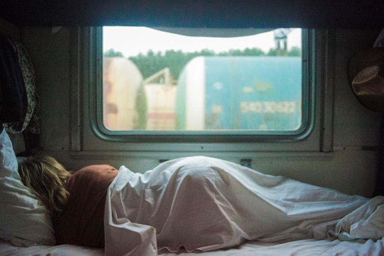 Harvard Study Suggests Link Between Bright Light Exposure, Sleep Regularity, and Lower Depression Risk