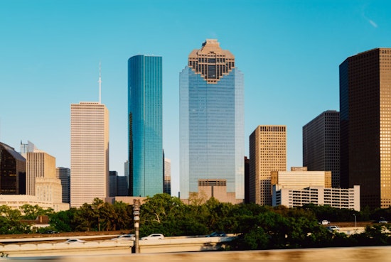 Heatwave Strikes Powerless Houston in Hurricane Beryl's Wake, Prompting Heat Advisory and Community Response