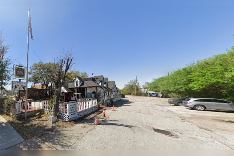 Houston Man Fatally Shot in Bar Parking Lot, Police Seek Leads in Investigation