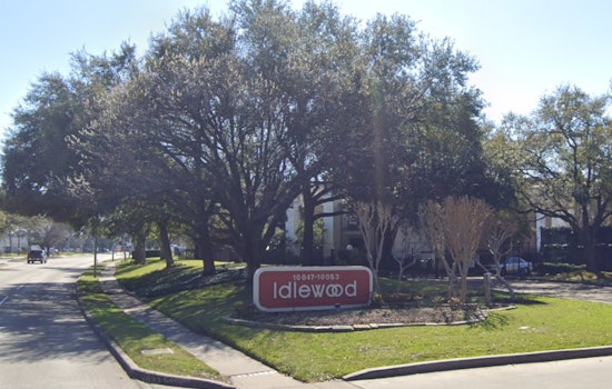 Houston Police Hunt for Suspect in Fatal Shooting of Woman at Idlewood Apartments