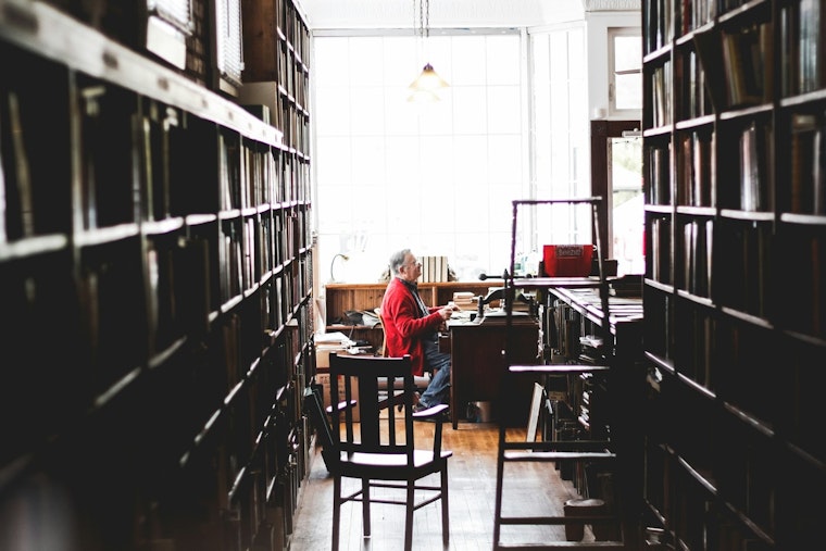 "I Love My Librarian" Award Seeks Submissions to Honor Community Shapers