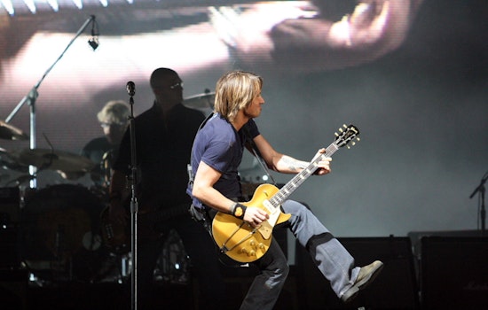 Keith Urban Delights Chicago Fans with Surprise Carol's Pub Concert After Energetic NASCAR Street Race Performance