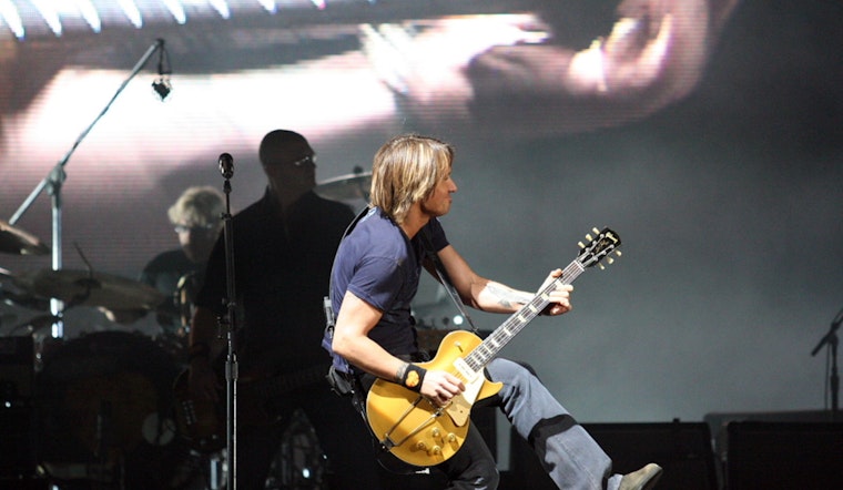 Keith Urban Delights Chicago Fans with Surprise Carol's Pub Concert After Energetic NASCAR Street Race Performance