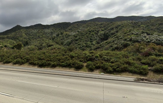 LAFD Achieves 90% Containment of La Tuna Fire Near Sunland as Brush Fire Halts Freeway Traffic