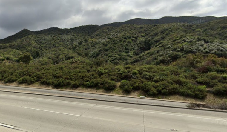 LAFD Achieves 90% Containment of La Tuna Fire Near Sunland as Brush Fire Halts Freeway Traffic