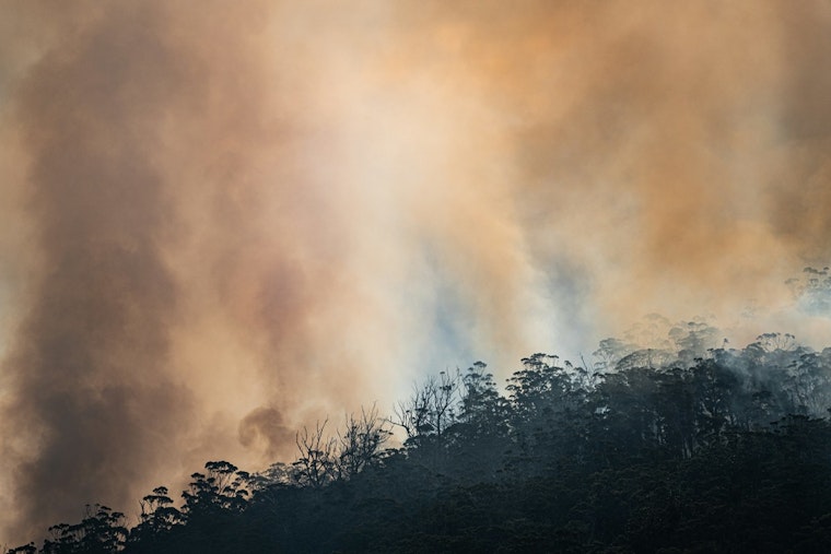 LAFD Joins Ventura County Firefighters to Battle Brush Fire in Bell Canyon, Structures at Risk